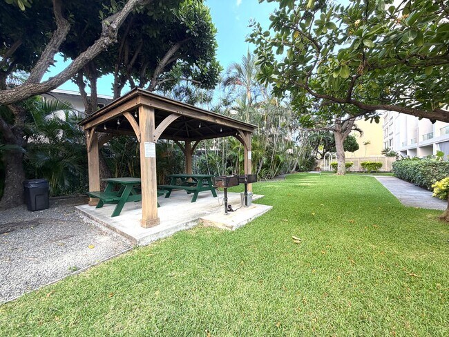Building Photo - 1 Bedroom, 1 Bathroom, 1 Parking (Ala Wai Plaza)