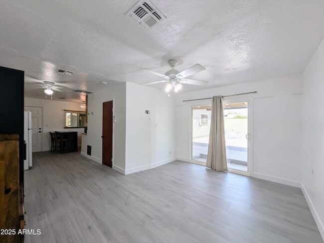 Building Photo - 2443 E Earll Dr
