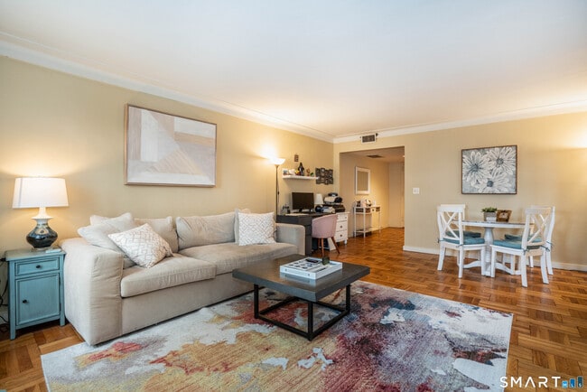 Building Photo - 20 Outlook Ave