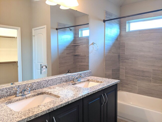 Building Photo - Available for Immediate Move-in! Wonderful Single Family Home in Siena!