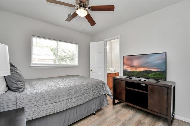 Building Photo - 8106 Rhobell St