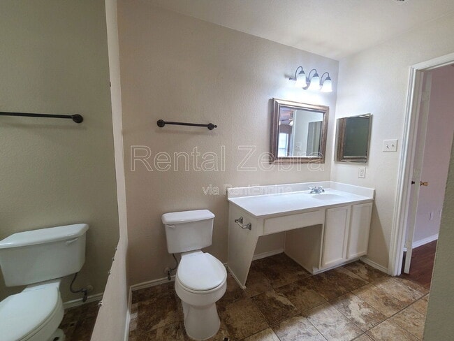 Building Photo - 2736 Murphy Dr