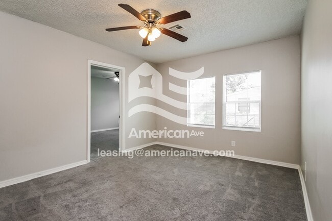 Building Photo - 210 E Will Rogers Blvd