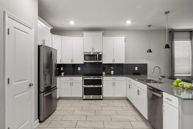 Building Photo - 9052 Sommerset Hills Dr