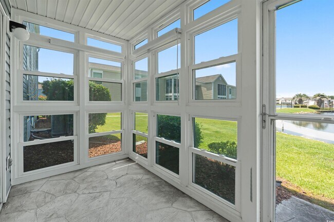 Building Photo - 2122 Clearwater Dr