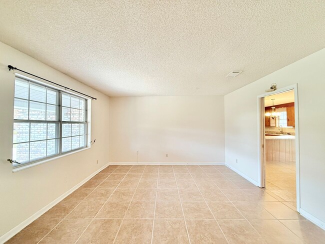 Building Photo - Charming 3-Bedroom Home + Flex Space