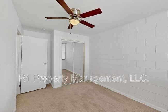 Building Photo - 301 Graceland Dr SE