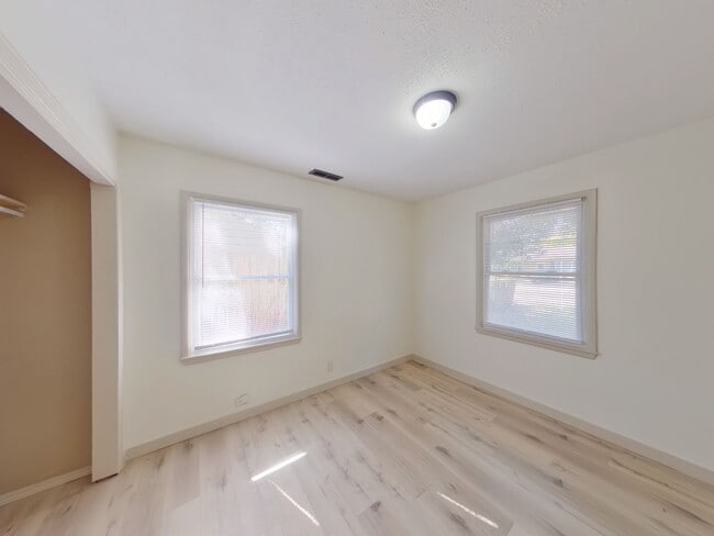 Building Photo - 4242 Dover St