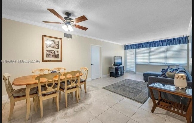 Building Photo - 3725 S Ocean Dr