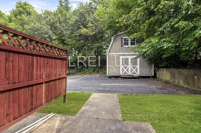 Building Photo - 621 Westport Rd