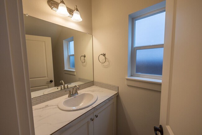 Building Photo - Three Bedroom Home in Ridgefield