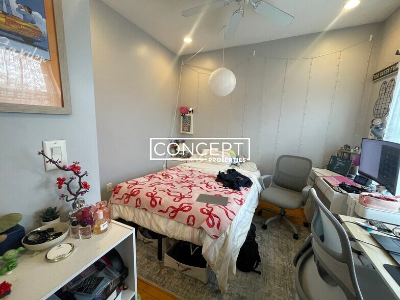 Building Photo - 1 Centre St Ter