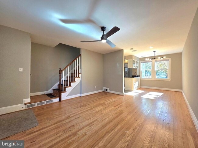 Primary Photo - 527 E Nelson Ave