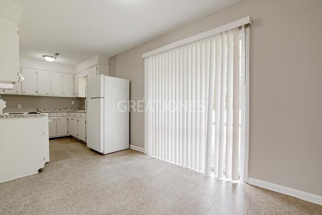 Building Photo - 968 Crestline Dr