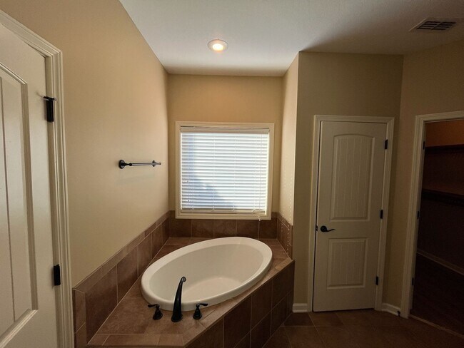 Building Photo - Beautiful Brick Home in Fortson GA!! Must ...