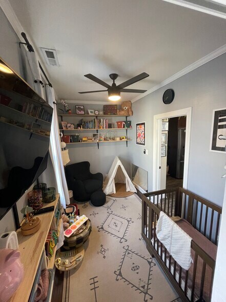 ROOM 2 - 2742 N Lawndale Ave