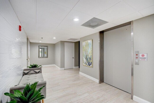 Building Photo - 8200 Lakeshore Dr