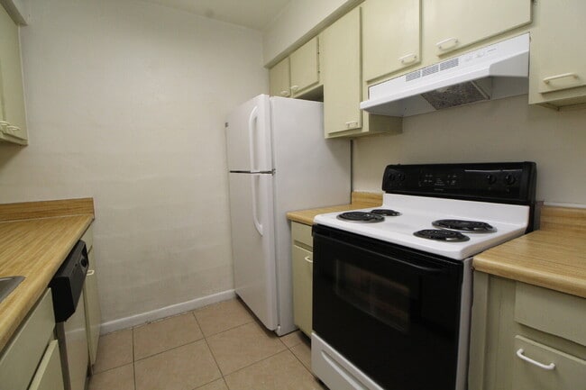 Building Photo - Waterfront Condo with Pensacola Bay Views – Updated 1BR in Quiet Southeast Community | Minutes to...