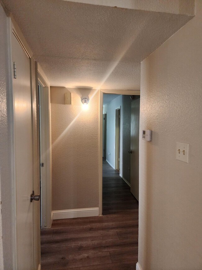 Building Photo - 5665 Birchmont Dr