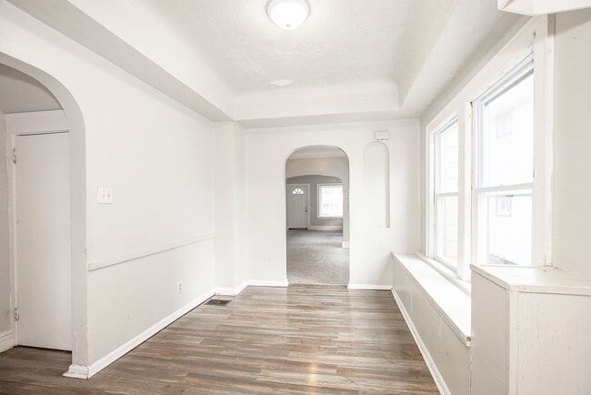 Building Photo - 5 BED 2 BATH BEAUTIFUL SINGLE FAMILY HOME ...