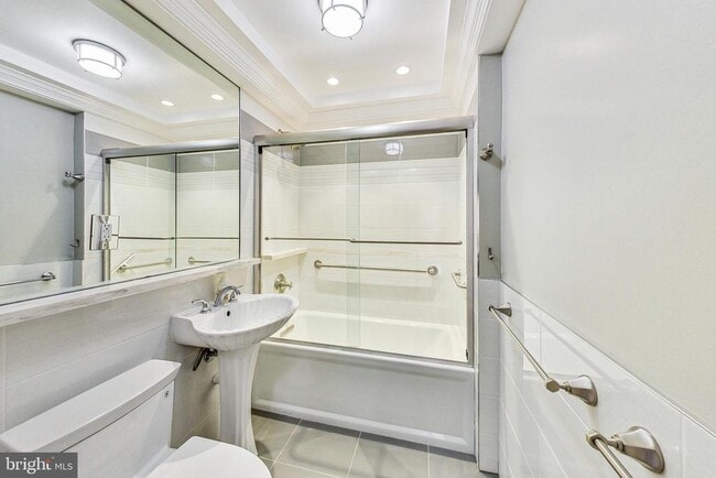 Building Photo - 3900 Cathedral Ave NW