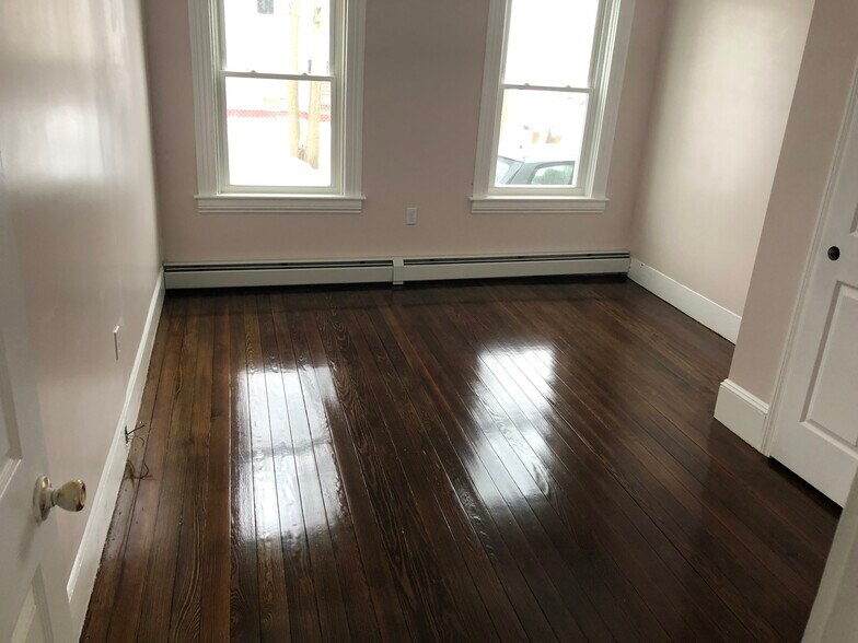 Building Photo - 29 Ross St