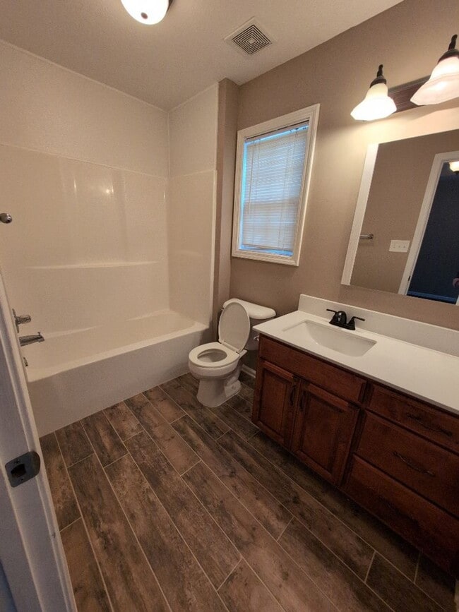 Building Photo - 3510 Southwood Dr