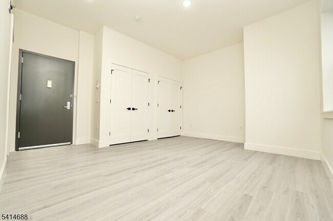 Building Photo - 536 Central Ave