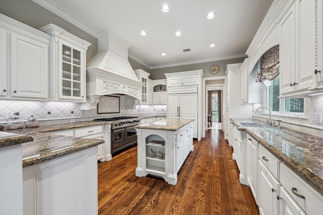 Building Photo - 3108 University Blvd