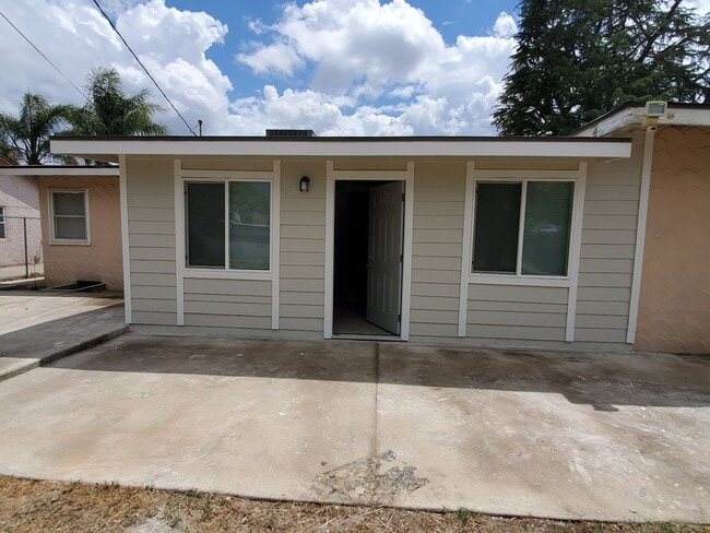 Building Photo - 1415