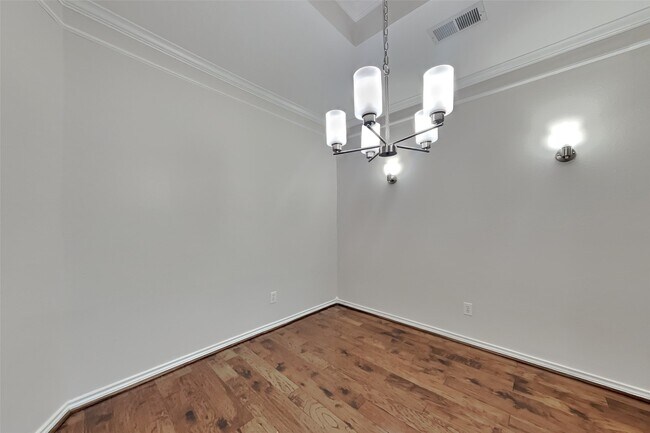 Building Photo - 20123 Sunny Shores Dr