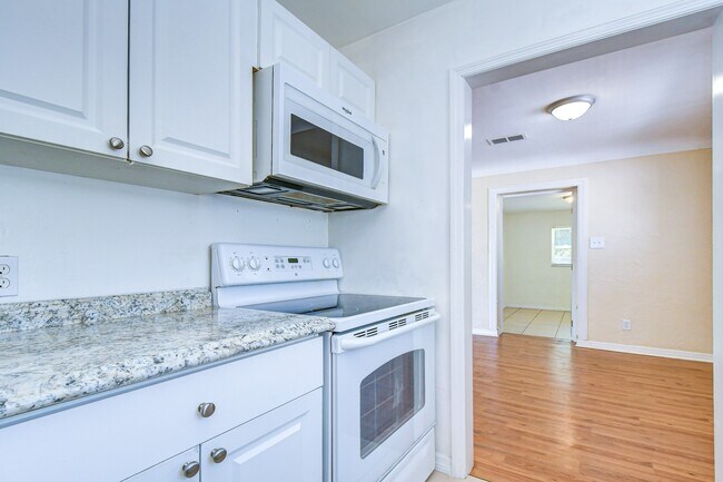 Building Photo - 5634 9th Ave N