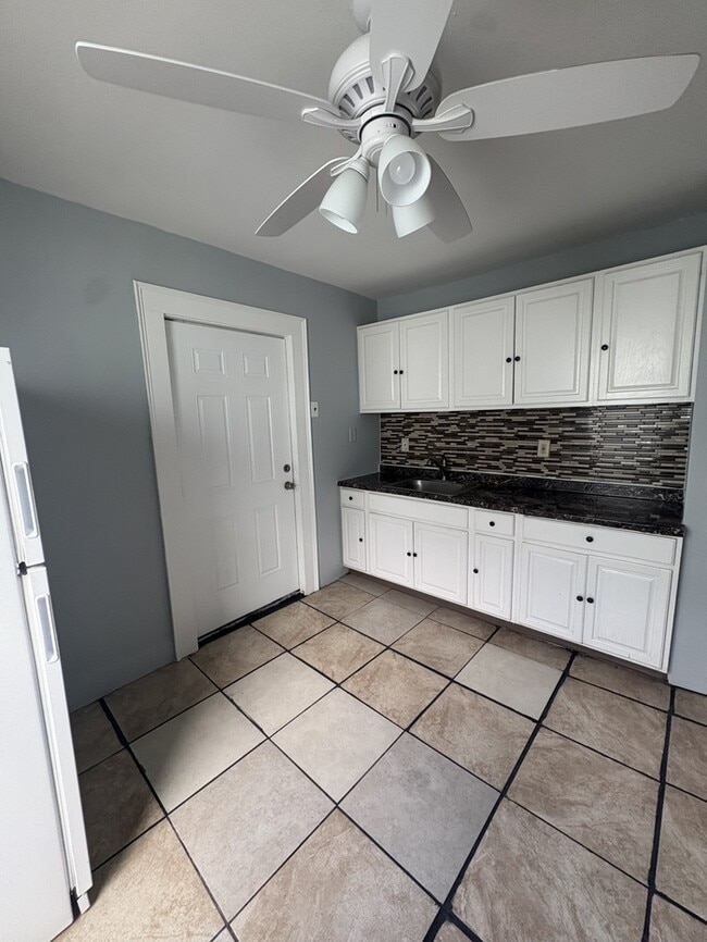 Building Photo - 39 Jane St