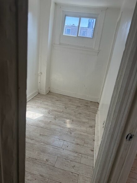 Building Photo - 3317 Lyndale Ave