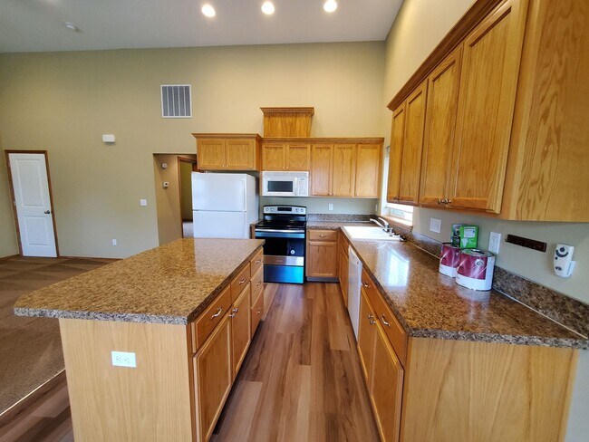 Building Photo - 2-Bedroom House near GFU in Newberg