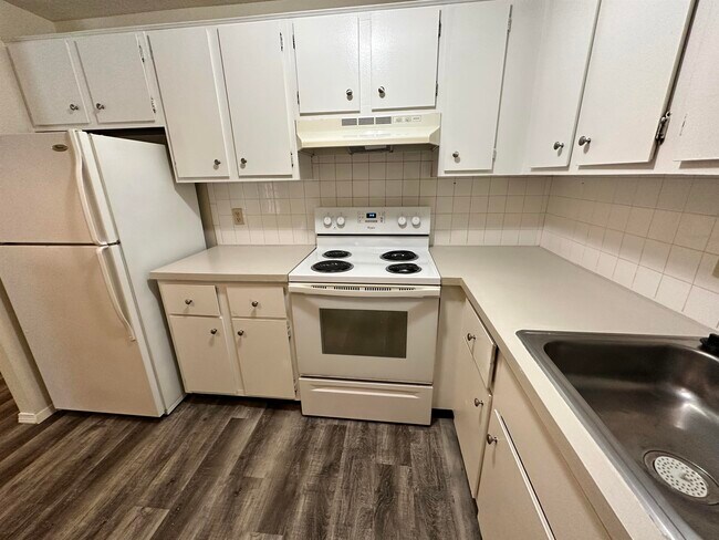 Building Photo - 99 Powers St