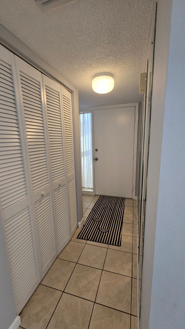 Building Photo - Furnished 2-Bed 2- Bath Condo