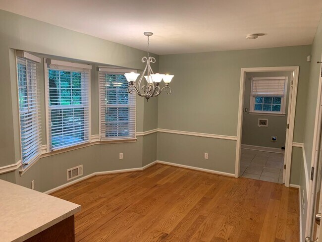 Building Photo - 350 Hollyberry Dr