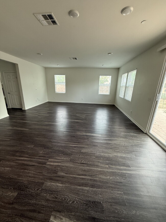 Building Photo - New flooring & paint!  Large backyard - landscaped and ready for garden!   Community pool, fitnes...