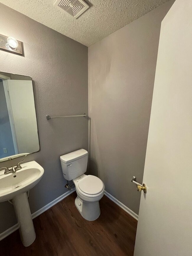 Building Photo - Franklin Twp - 3 BR 2 story