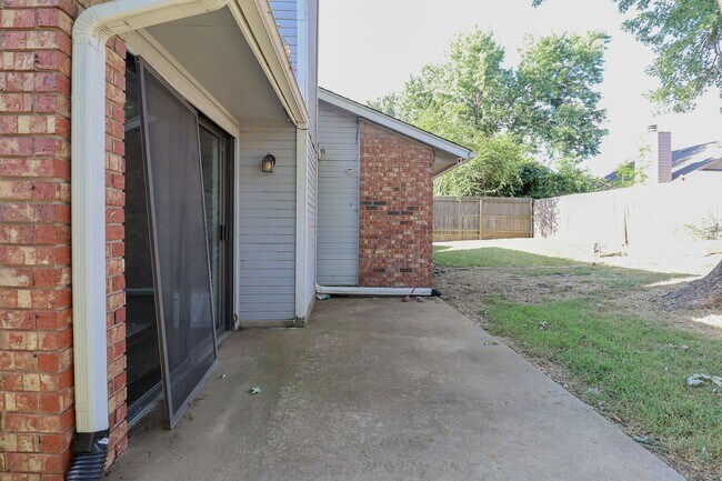 Building Photo - This Beautiful Home by Hunter Park is Wait...