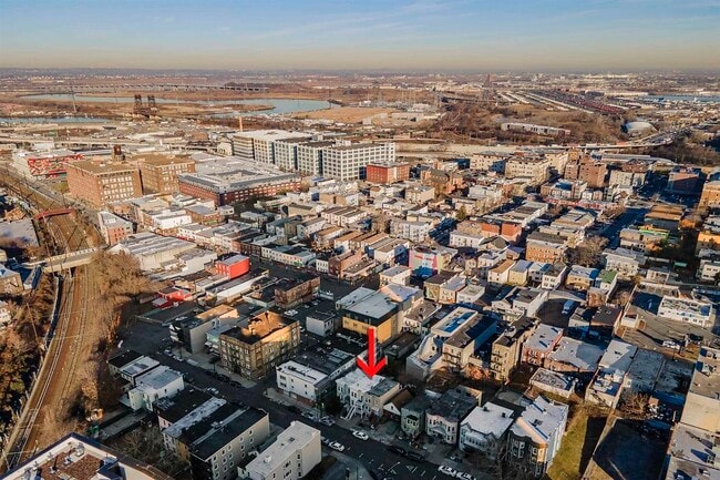 Building Photo - 114A Cottage St