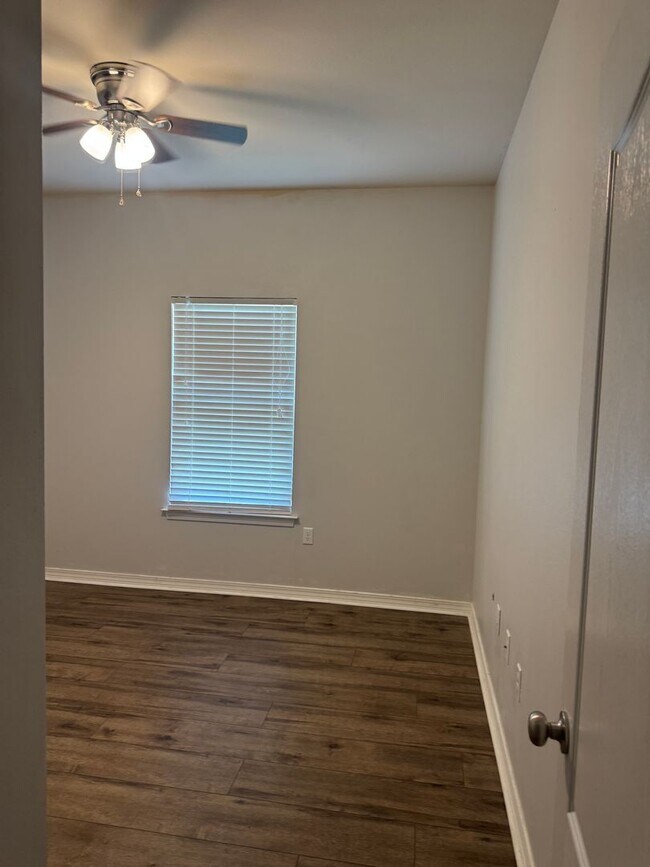 Building Photo - 156 Creve Core Dr
