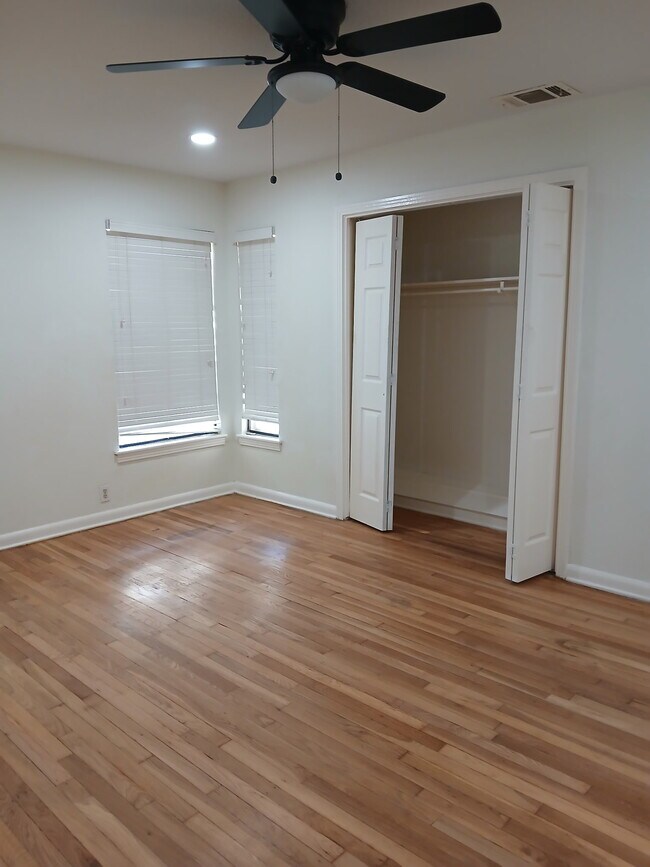 Building Photo - 115 Coyle Pl