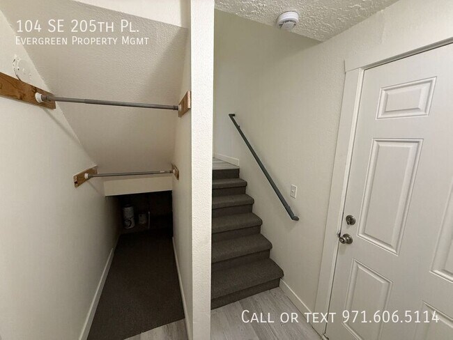Building Photo - 104 SE 205th Pl