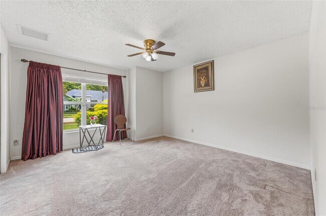 Building Photo - 6513 Thoroughbred Loop