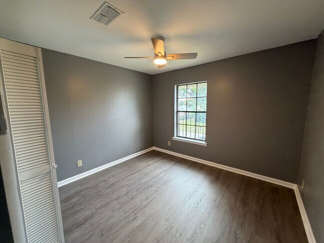 Building Photo - 6074 Little Ln