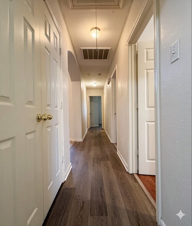 Building Photo - 4123 Applecreek Bend Dr