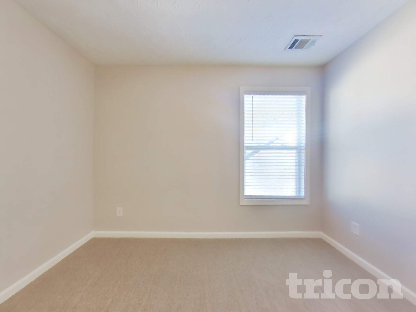 Building Photo - 2345 Village Green Dr