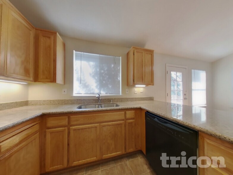 Building Photo - 715 Lotz Way